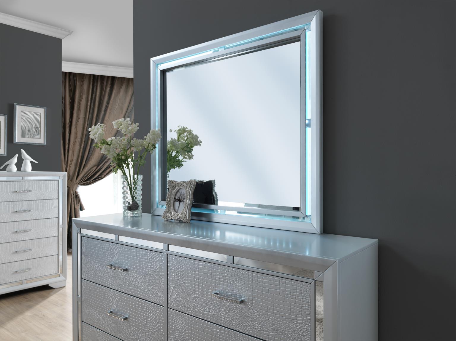 QUEEN BED-DRESSER-MIRROR view 2