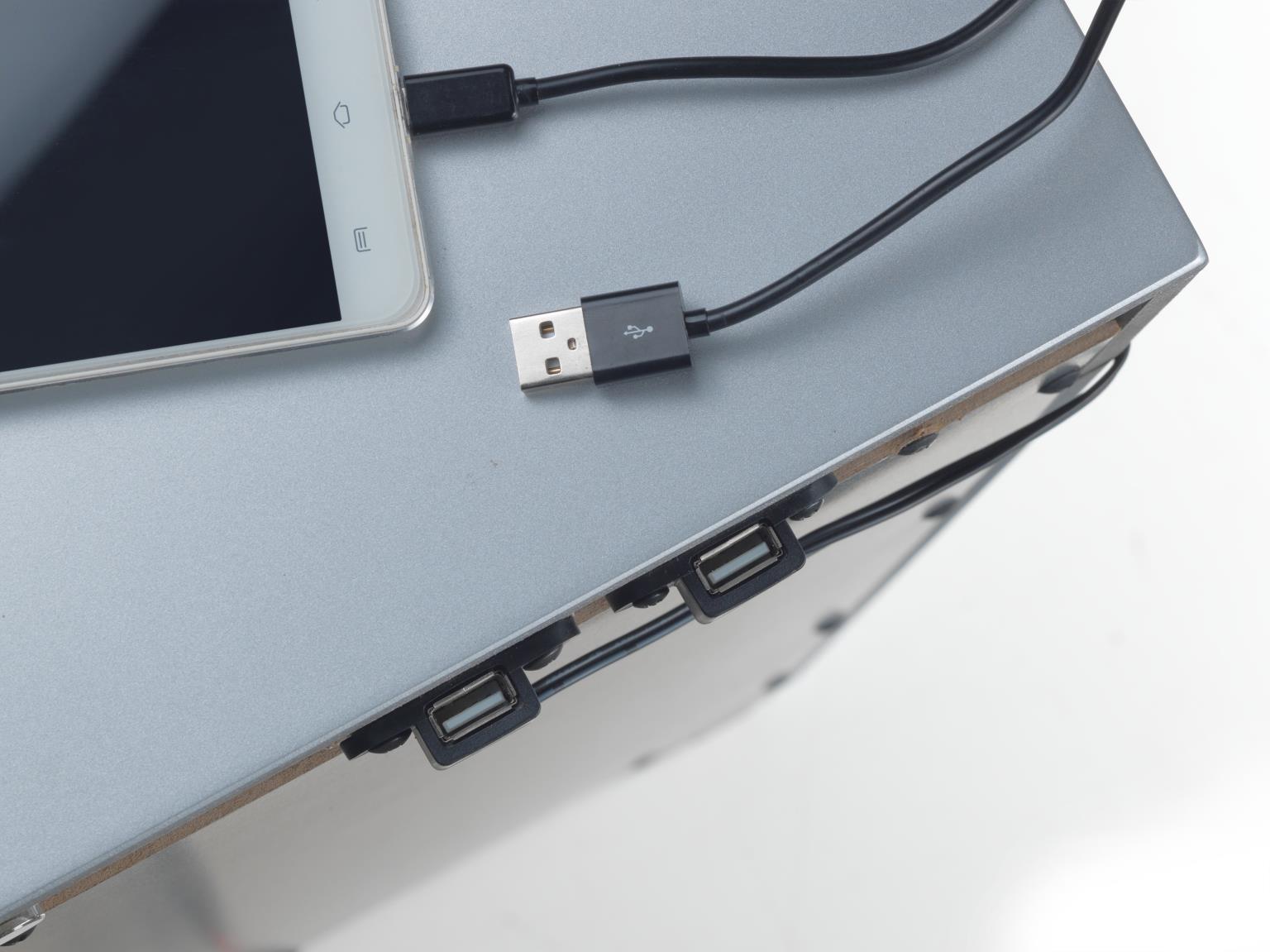 QUEEN BED-DRESSER-MIRROR view 3