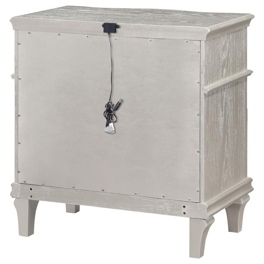 Evangeline 3-drawer Nightstand Silver Oak view 8