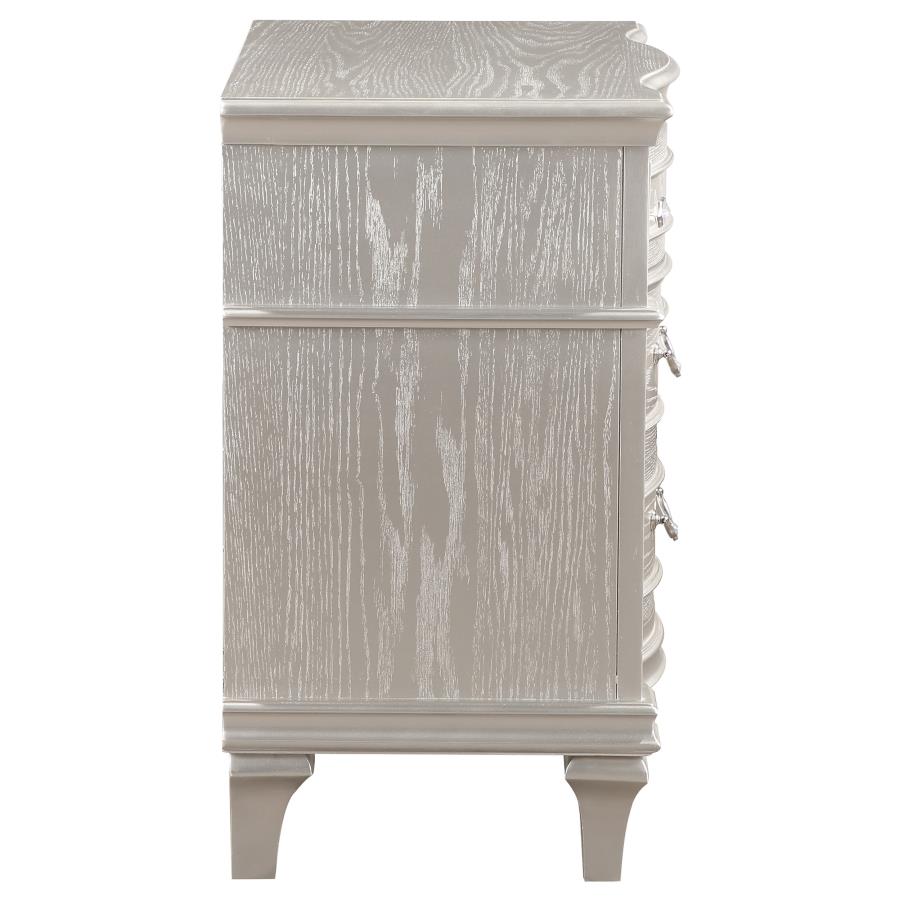 Evangeline 3-drawer Nightstand Silver Oak view 9