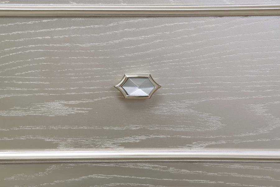 Evangeline 3-drawer Nightstand Silver Oak view 12