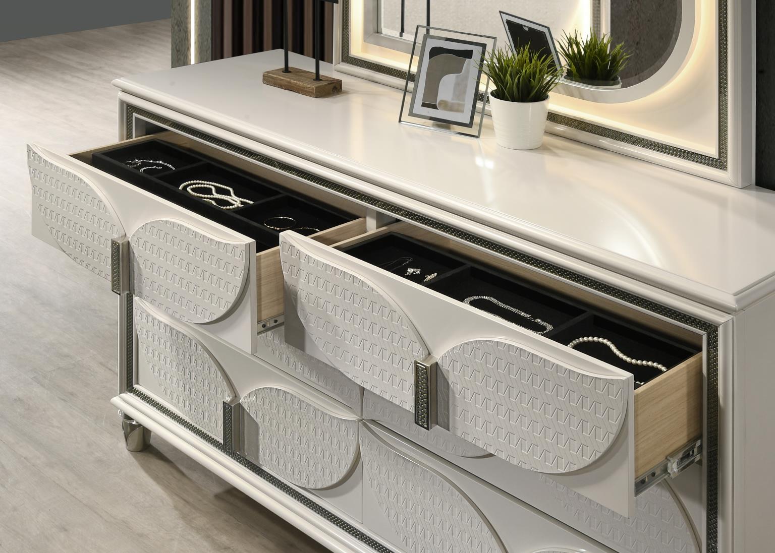KING BED - DRESSER - MIRROR view 9
