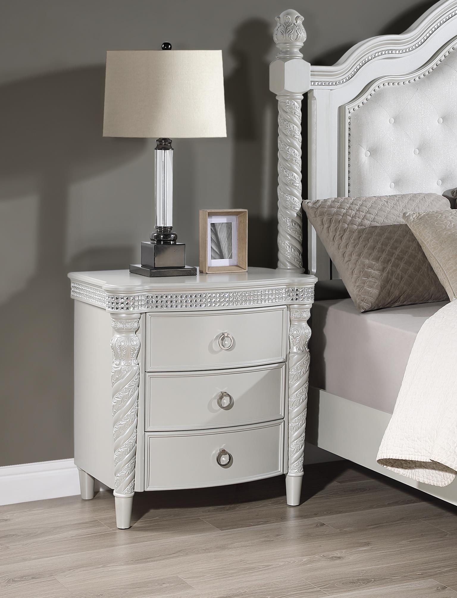 QUEEN BED - DRESSER - MIRROR view 9