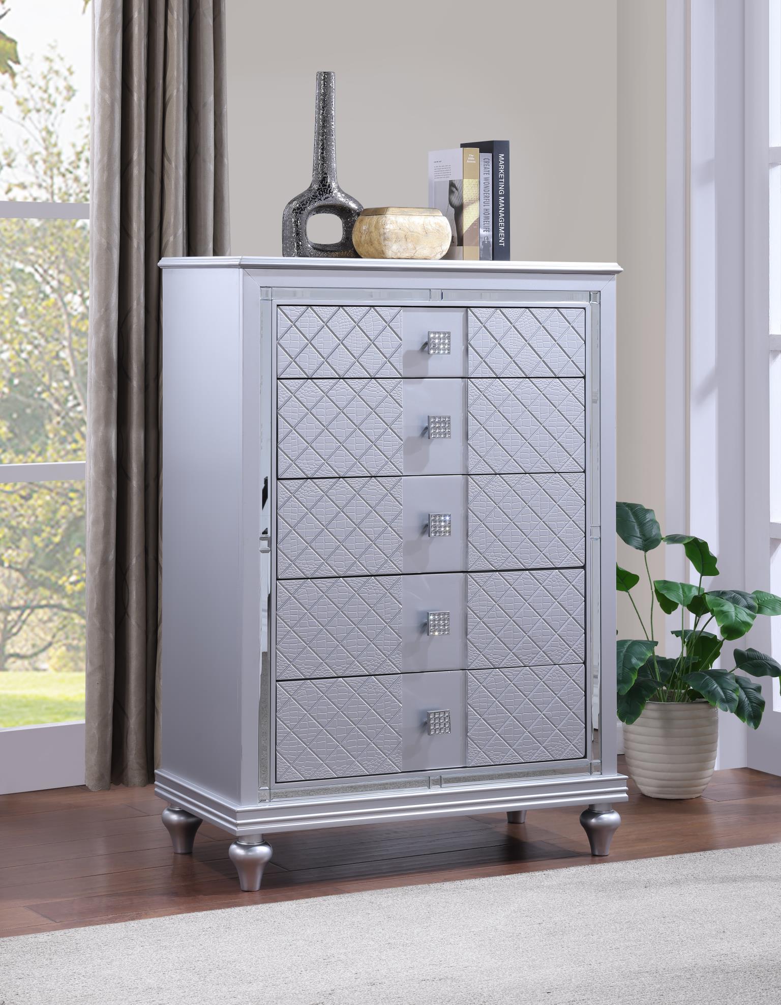KING BED - DRESSER - MIRROR view 9