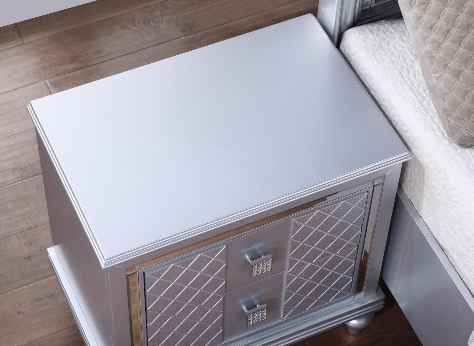 KING BED - DRESSER - MIRROR view 12