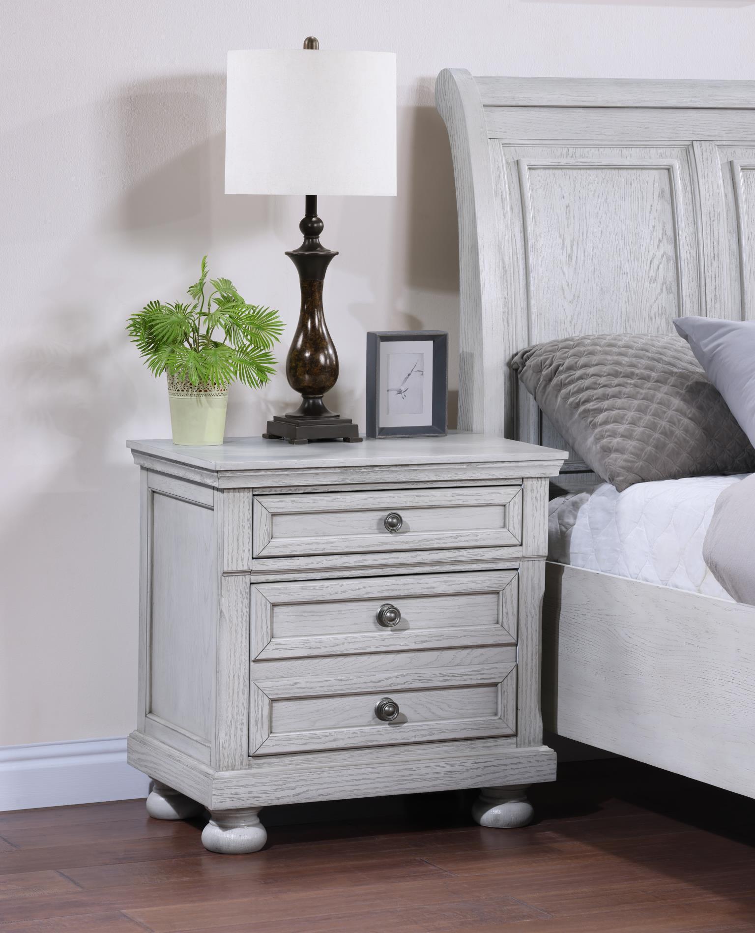 QUEEN BED-DRESSER-MIRROR view 9