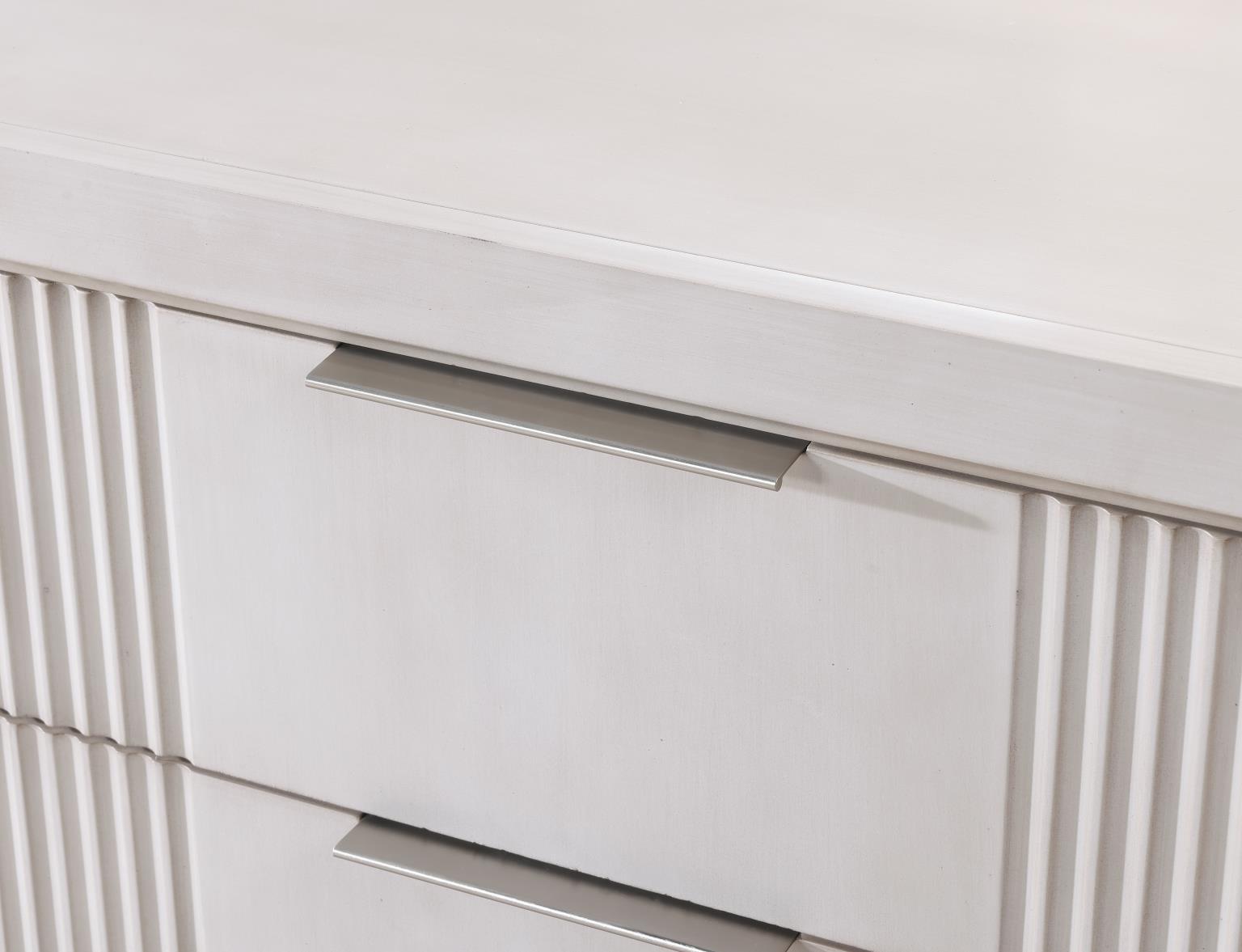 KING BED-DRESSER-MIRROR view 9