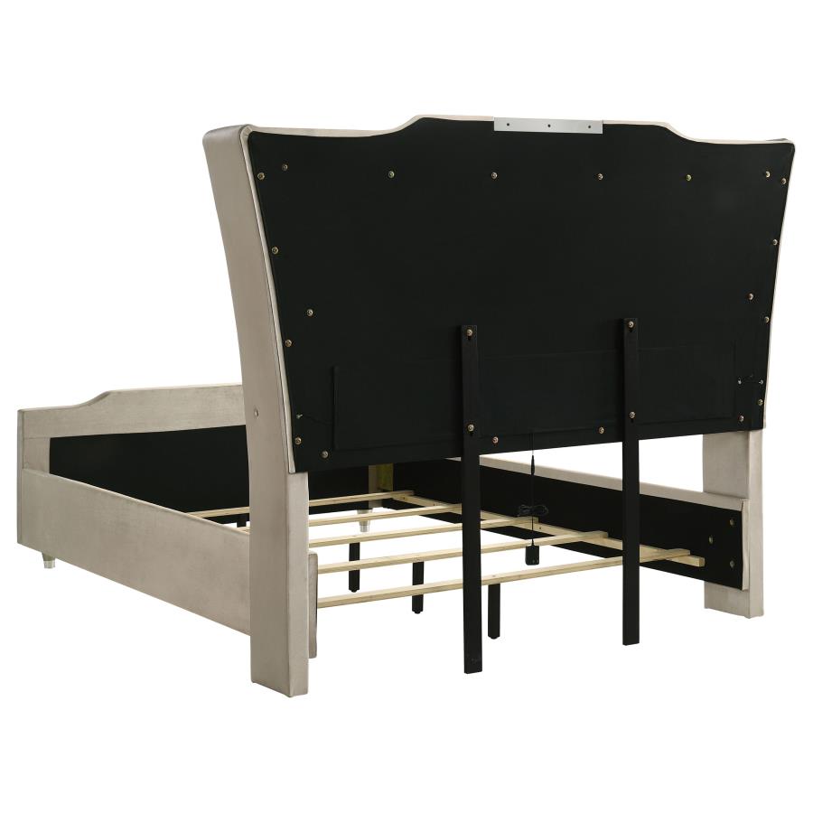 Lorient 5-piece Queen Bedroom Set Ivory and Camel view 4
