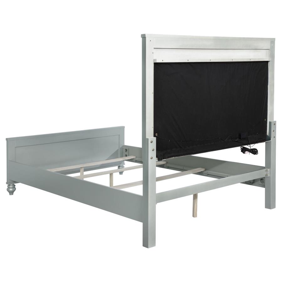Gunnison 4-piece Eastern King Bedroom Set Silver Metallic view 4