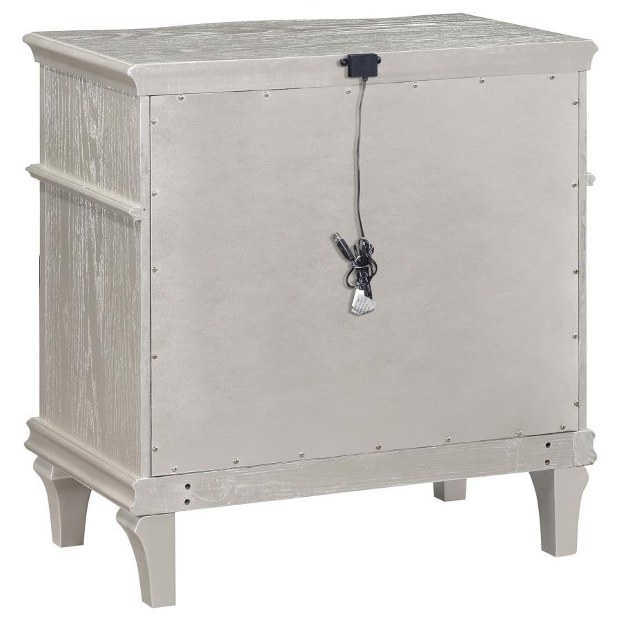 Evangeline 3-drawer Nightstand Silver Oak view 6