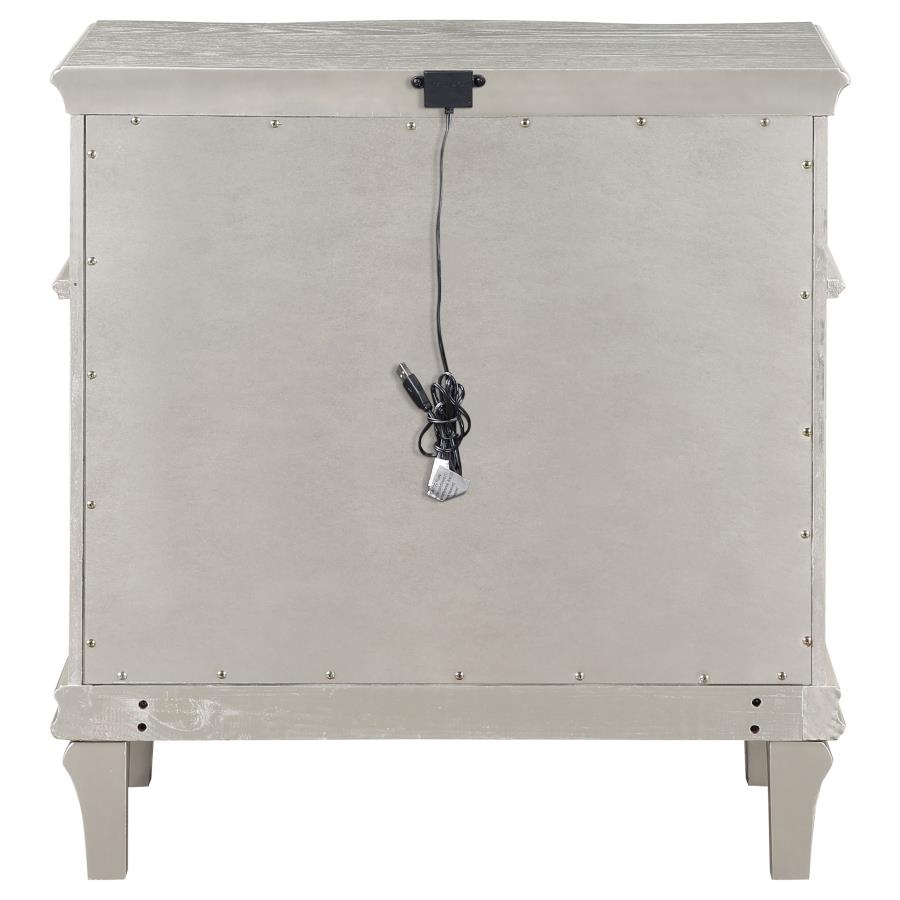 Evangeline 3-drawer Nightstand Silver Oak view 7