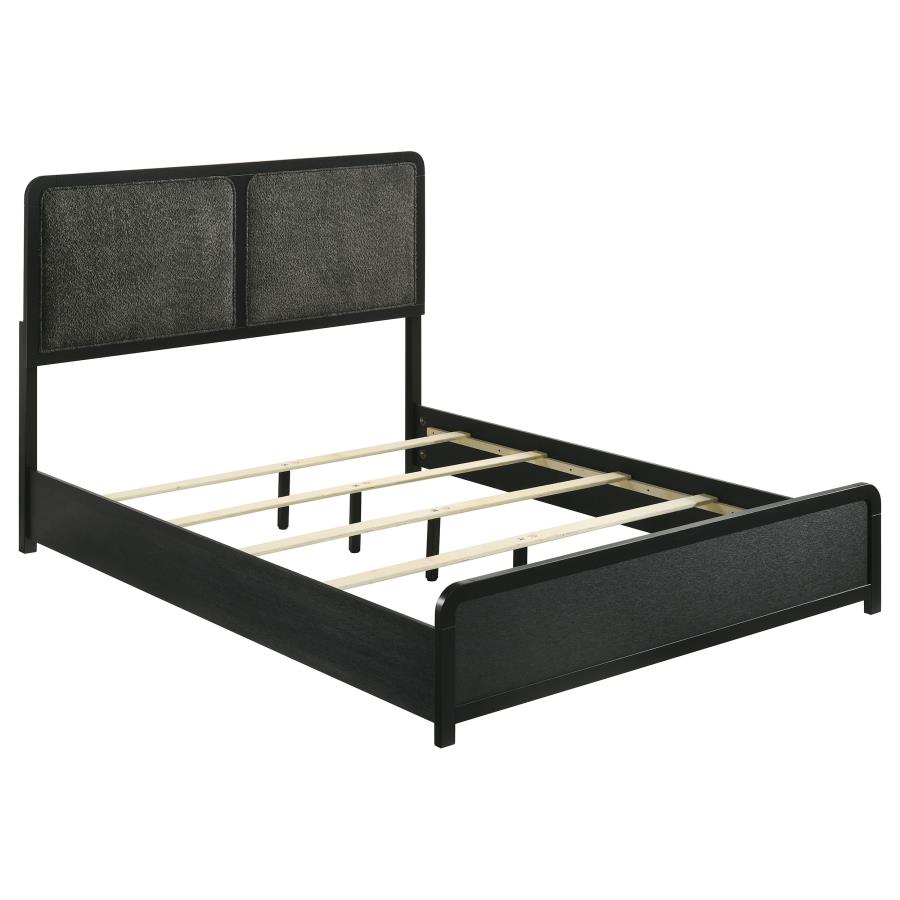 Cavelle 4-piece Eastern King Bedroom Set Black view 3
