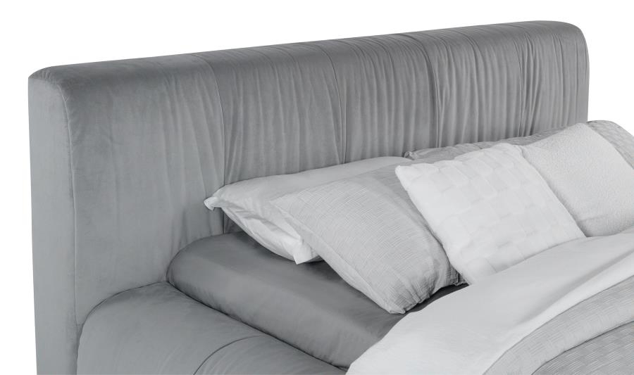 Wilshire Upholstered Queen Platform Bed Grey view 5