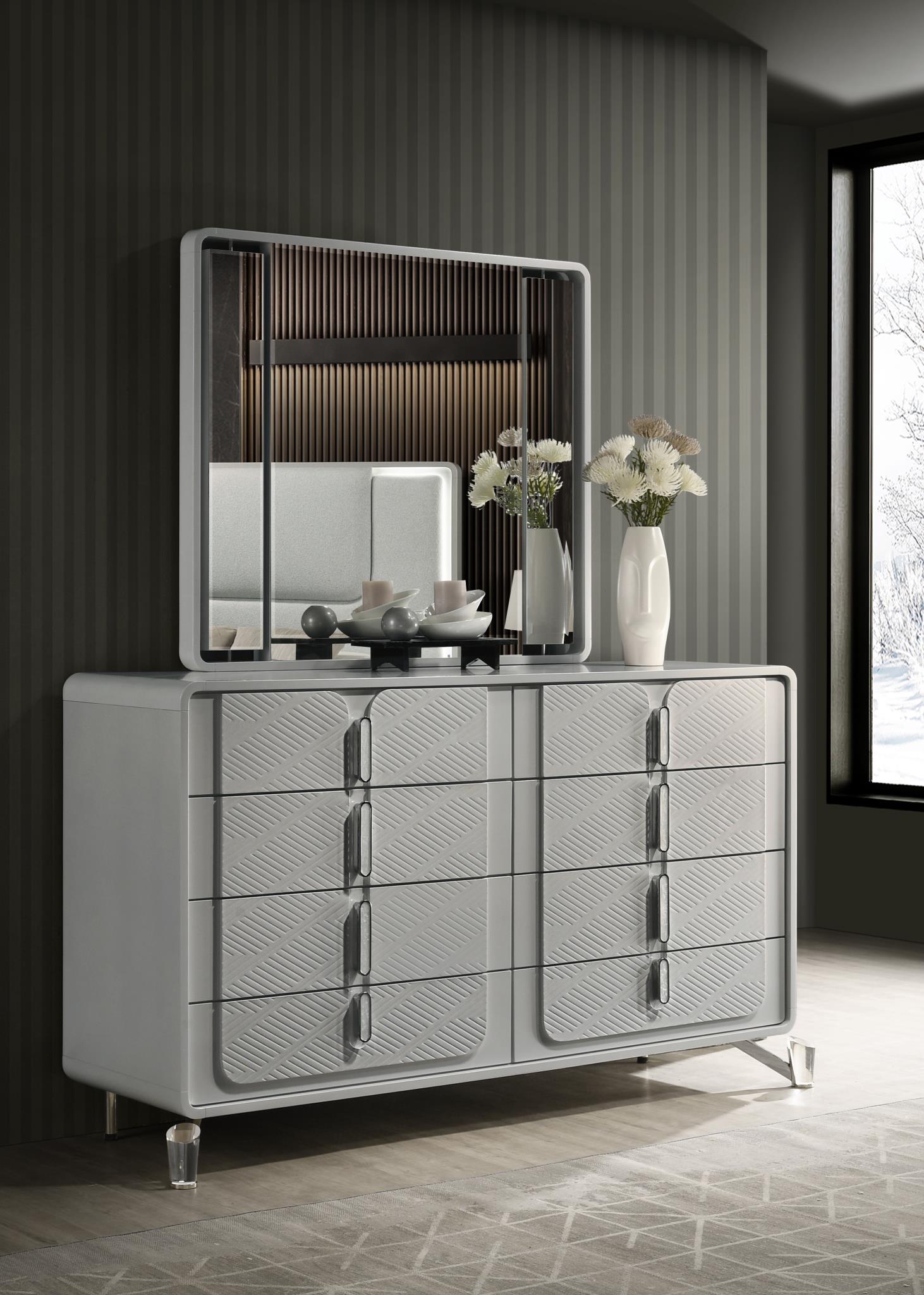 QUEEN BED - DRESSER - MIRROR view 4