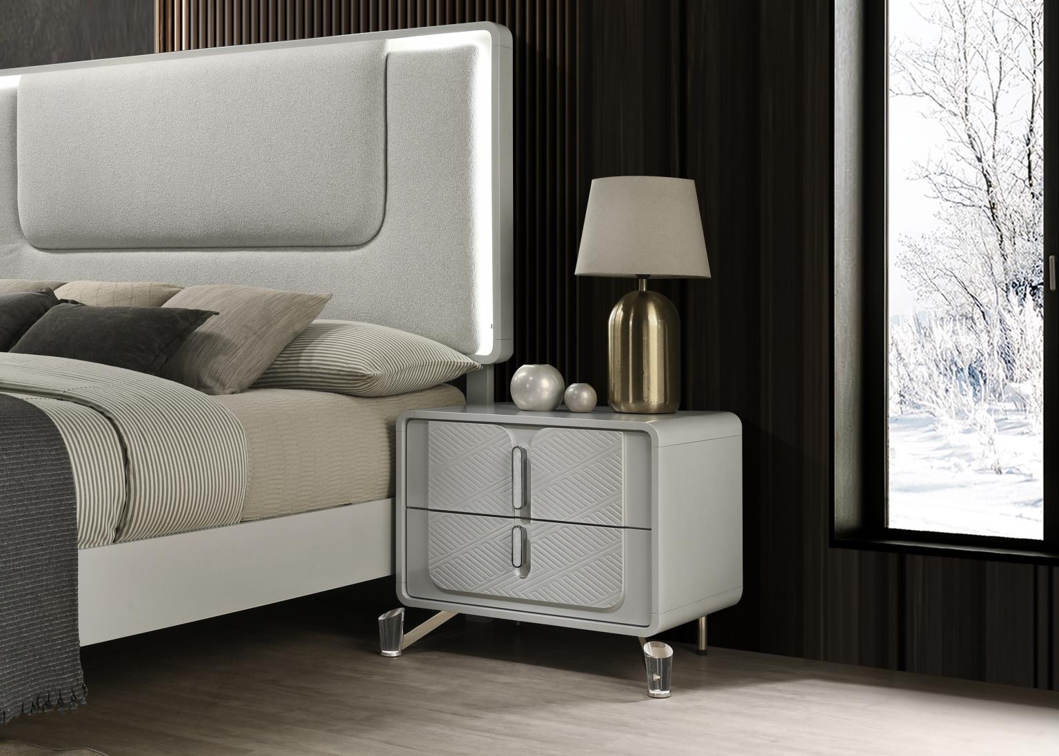 QUEEN BED - DRESSER - MIRROR view 7