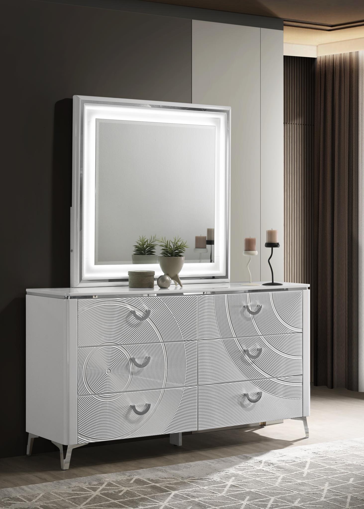 QUEEN BED - DRESSER - MIRROR view 4