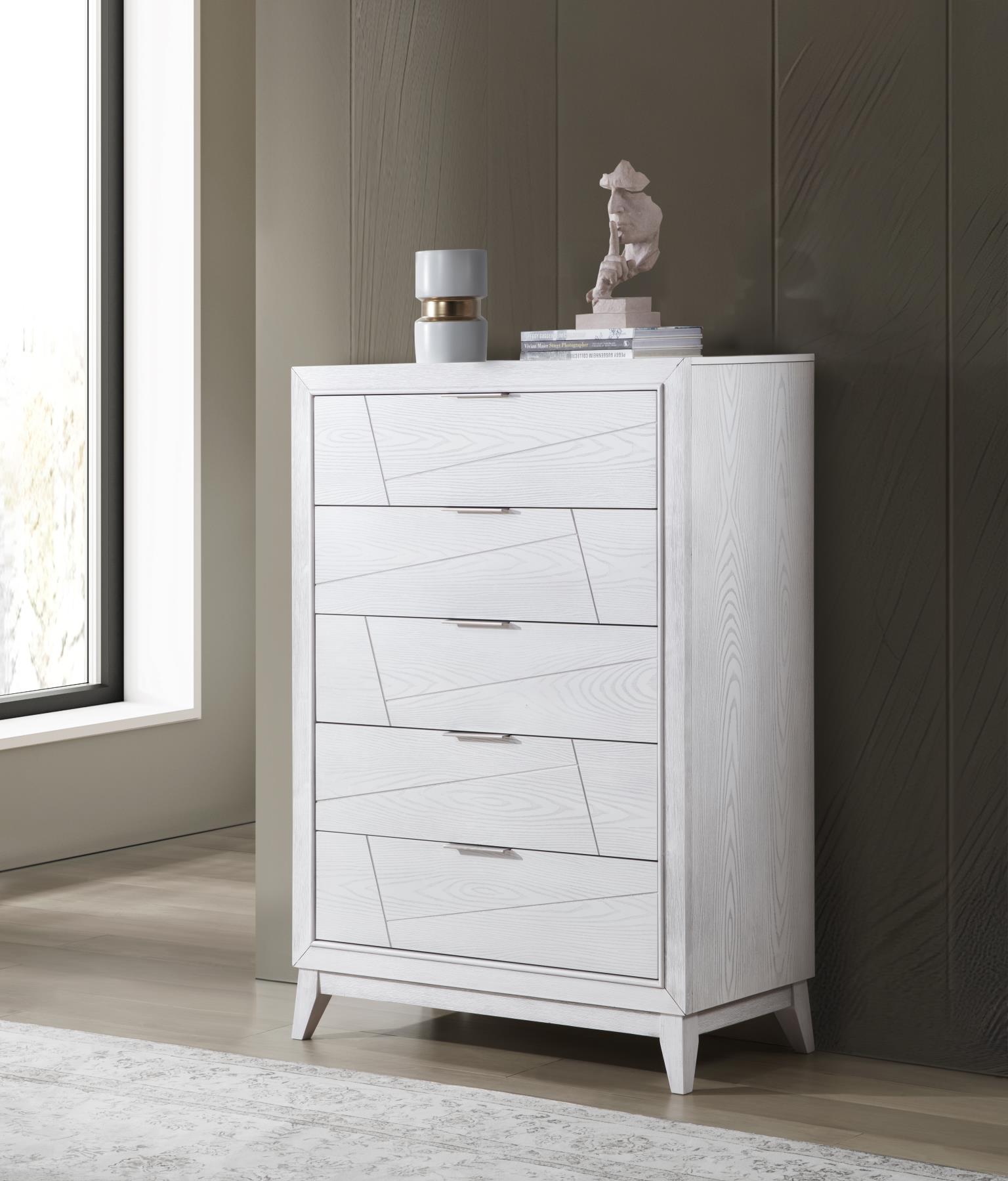 QUEEN BED-DRESSER-MIRROR view 5